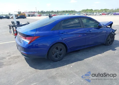 2022 Hyundai Elantra Sel z USA, uszkodzony, nr VIN 5NPLM4AG2NH078066